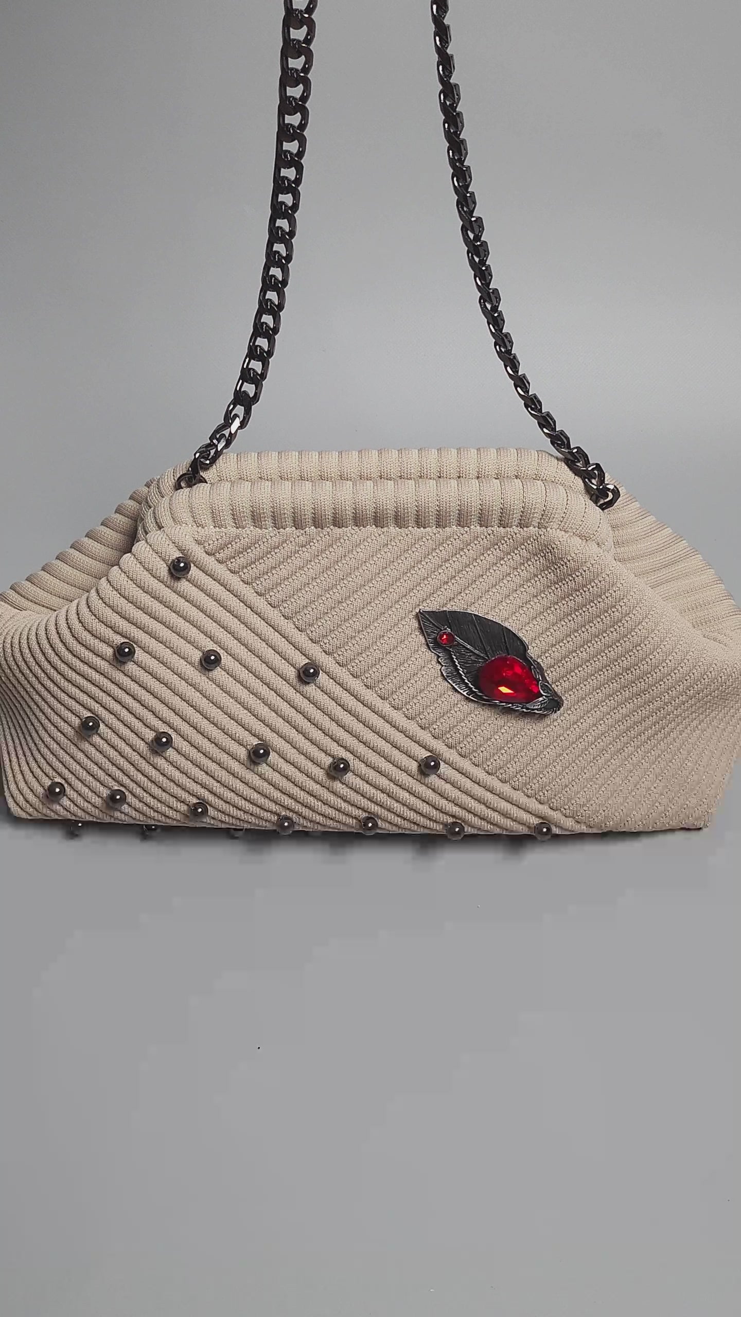 Beige Fabric Bag with Pearl Brooch-video of the bag and jewelry close up